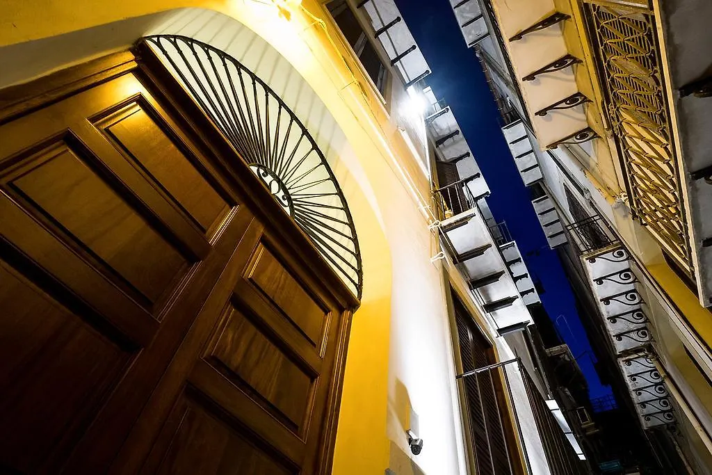 Casa Petra Ai Quattro Canti Palermo Italy